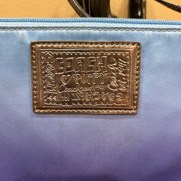 Coach Poppy New York City Skyline Wristlet/Clutch - Picture 3 of 6